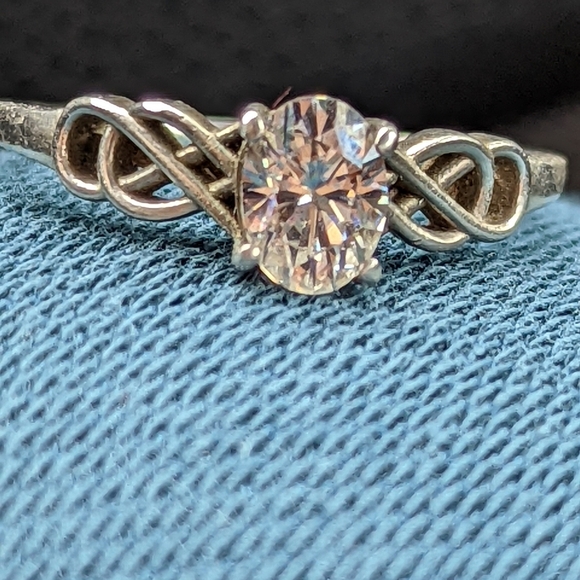 1 ct Custom Designed Moissanite Ring ( .935 Silver Band) - Picture 3 of 6